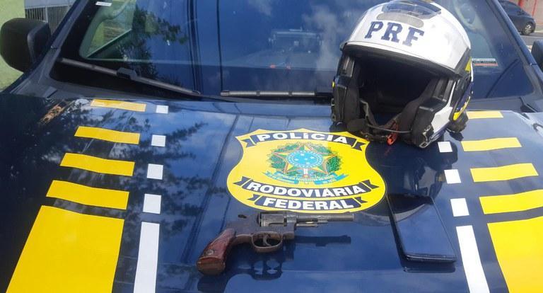 Arma apreendida com membros da facção