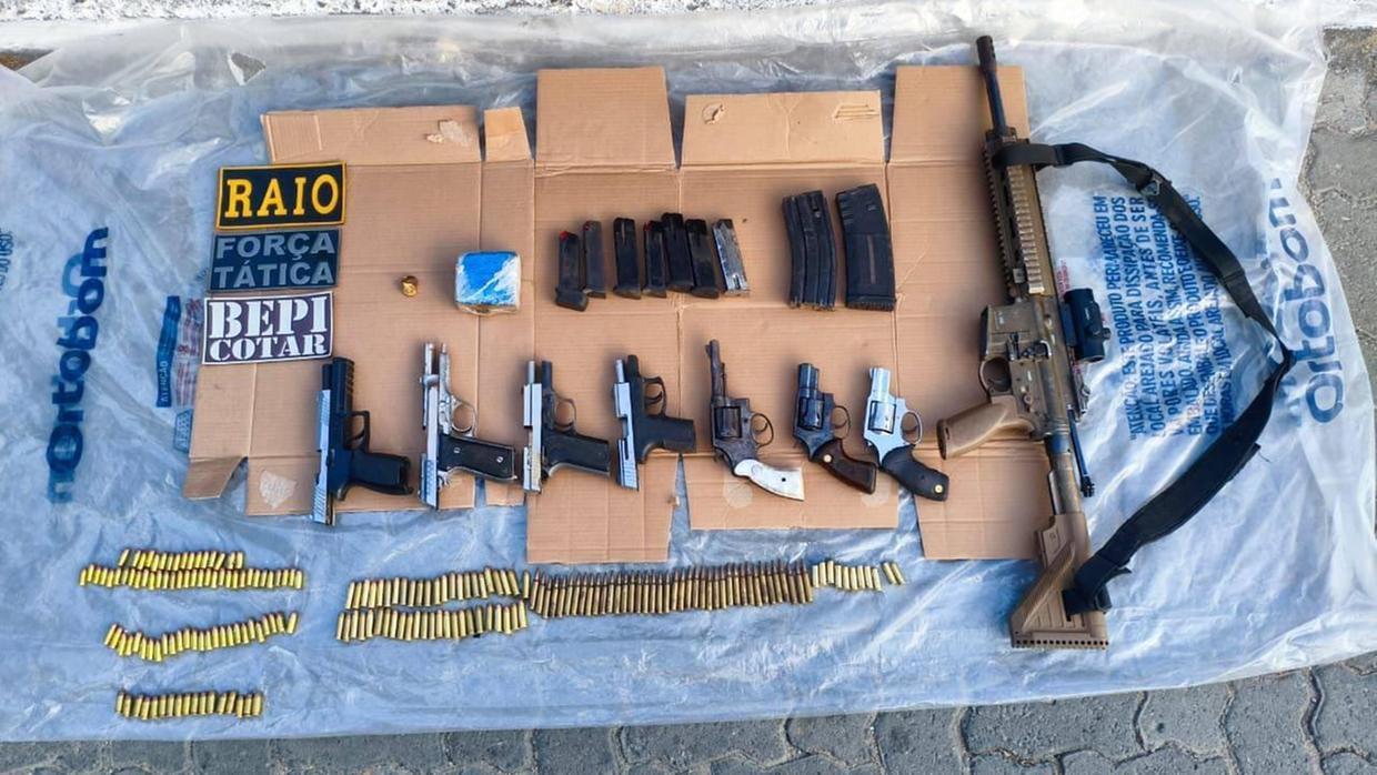 Fuzil, revólveres e granadas estavam de posse do grupo armado