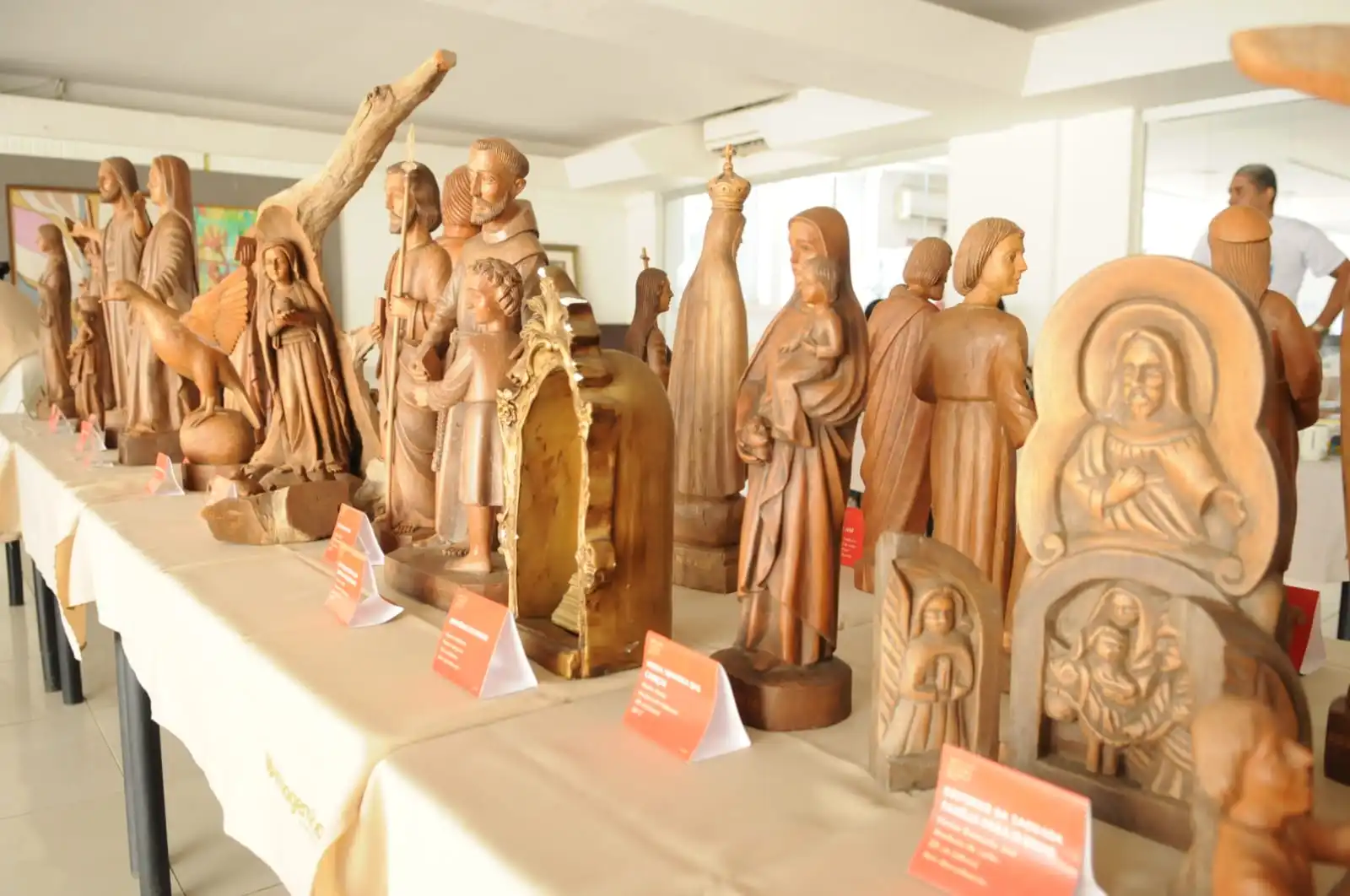 Leilão de Arte Santeira no Iate Clube de Teresina