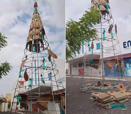 Árvore de Natal é desmontada após ação de vândalos na Praça Pedro II