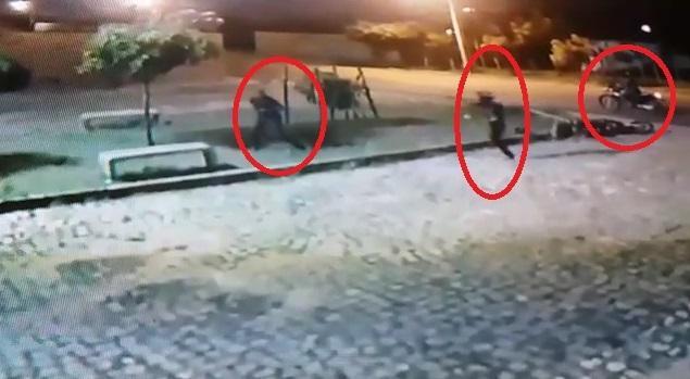 Após cair de moto, vítima ainda tentou correr, mas foi alcançada por suspeitos