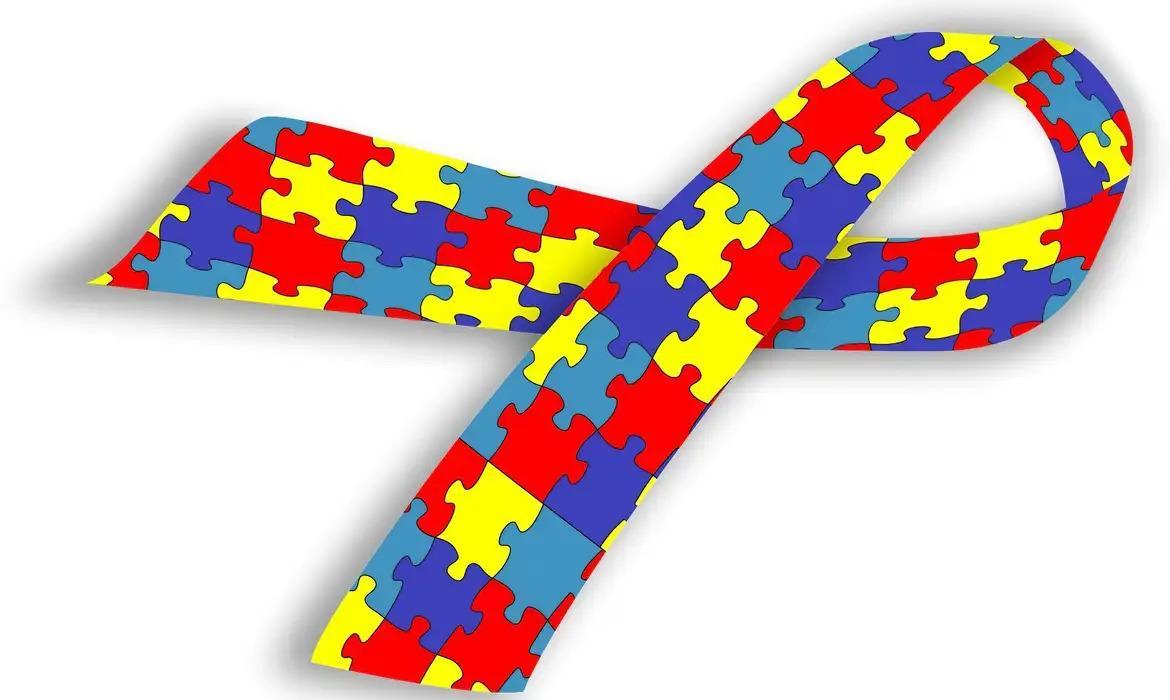 Levantamento aponta que mulheres carregam maior responsabilidade no cuidado do autismo
