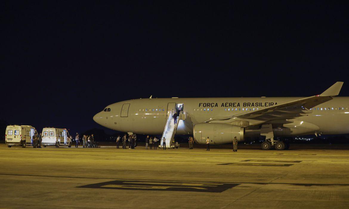 Mais um avião da FAB vai buscar brasileiros