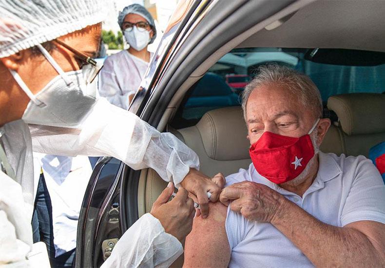 Lula é vacinado em SP: "estaria mais feliz se tivesse vacina para todos"