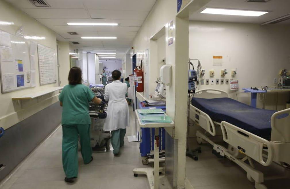 Os hospitais públicos não tem leitos suficientes para vítimas do novo coronavírus