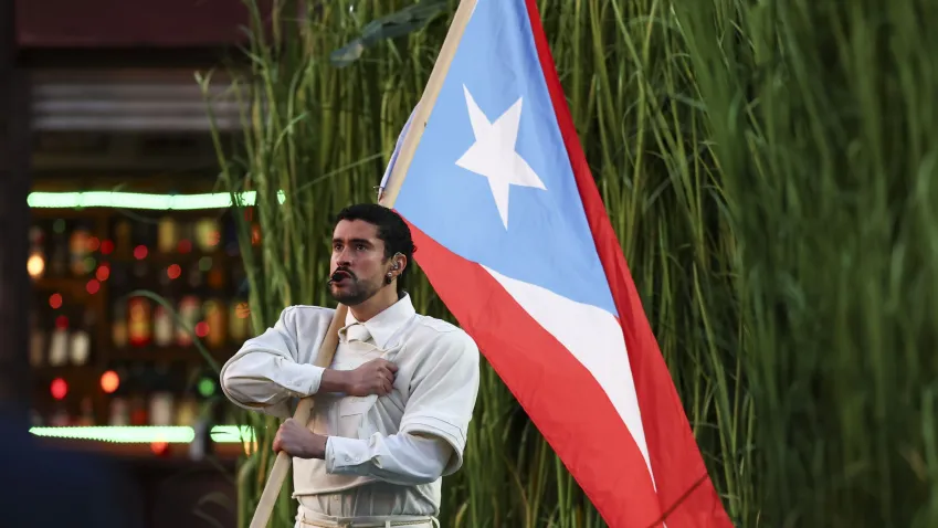 Bad Bunny leva show latino ao Super Bowl, bate recorde e é criticado por Trump