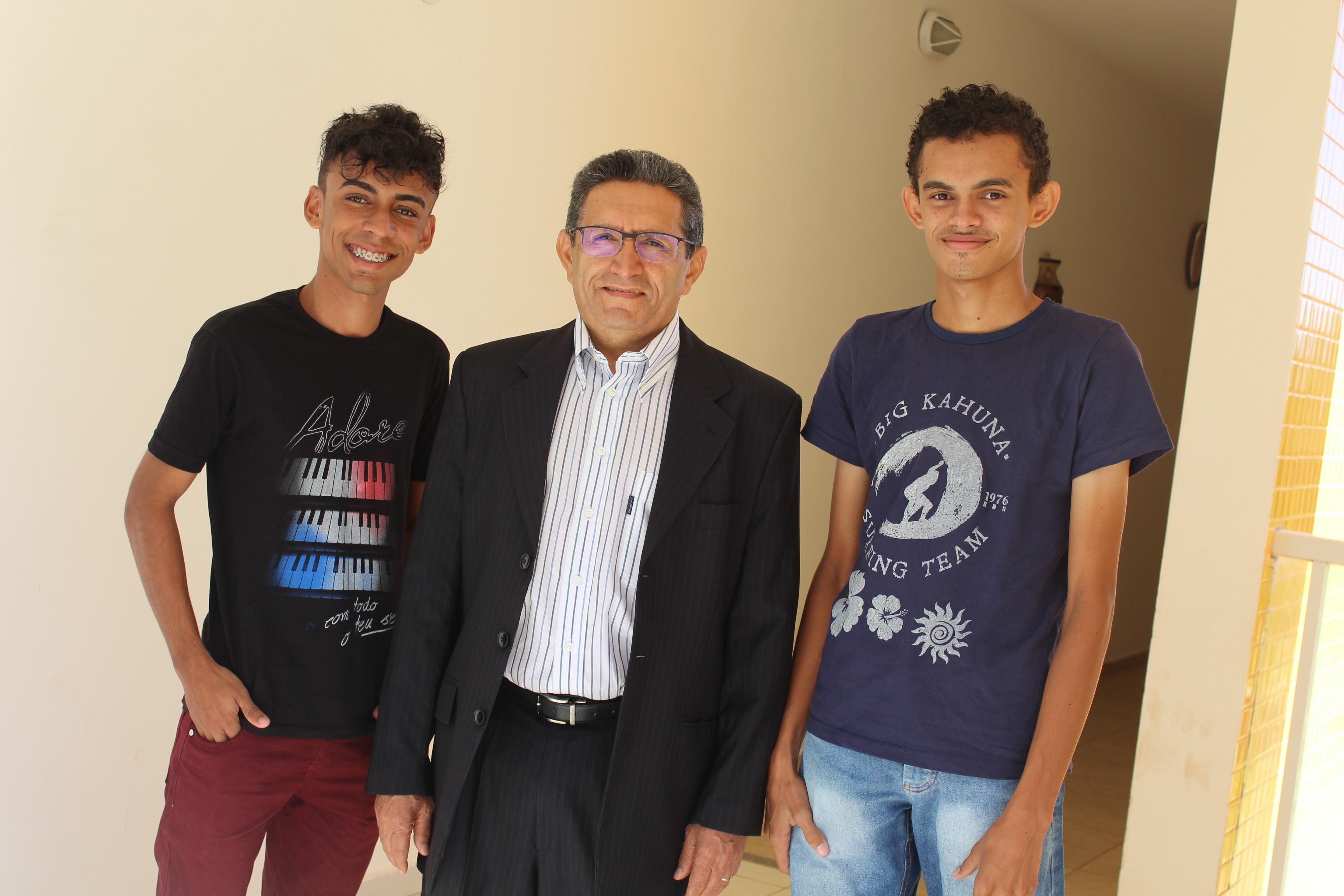 Benjamim Vale e alunos
