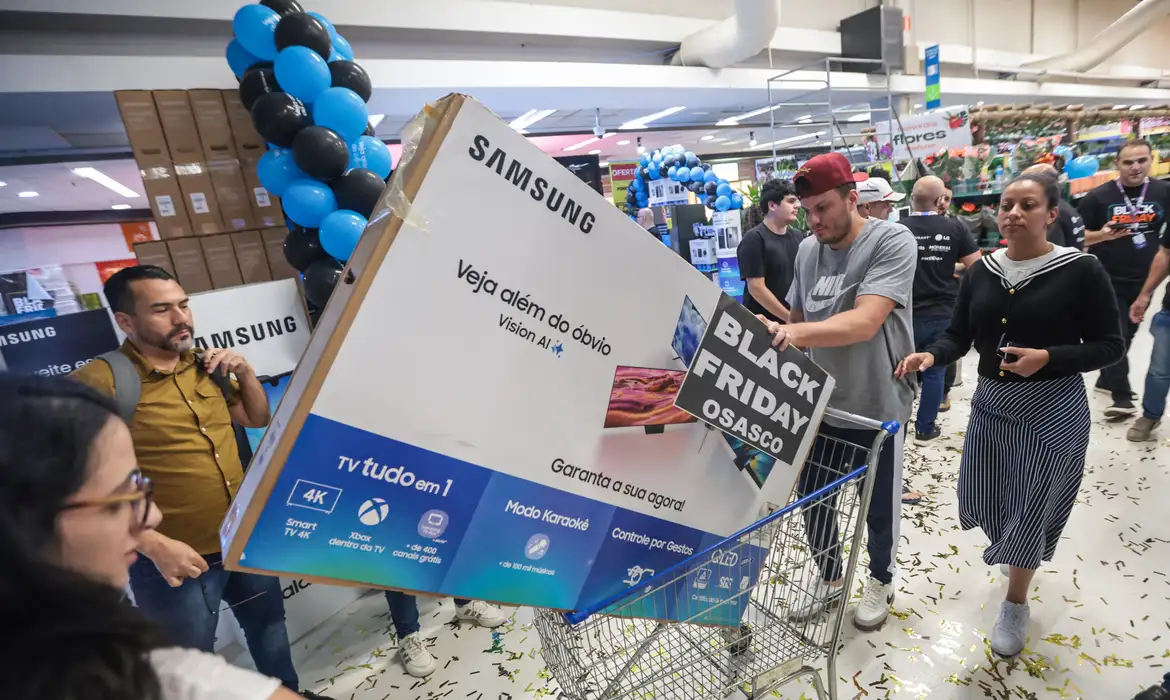 Black Friday aquece vendas do comércio com descontos e promoções