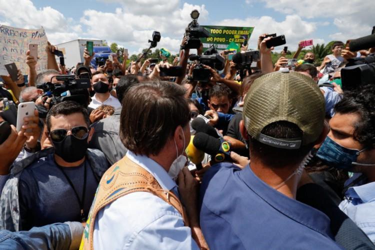 Bolsonaro chama jornalista baiana de "idiota" após pergunta