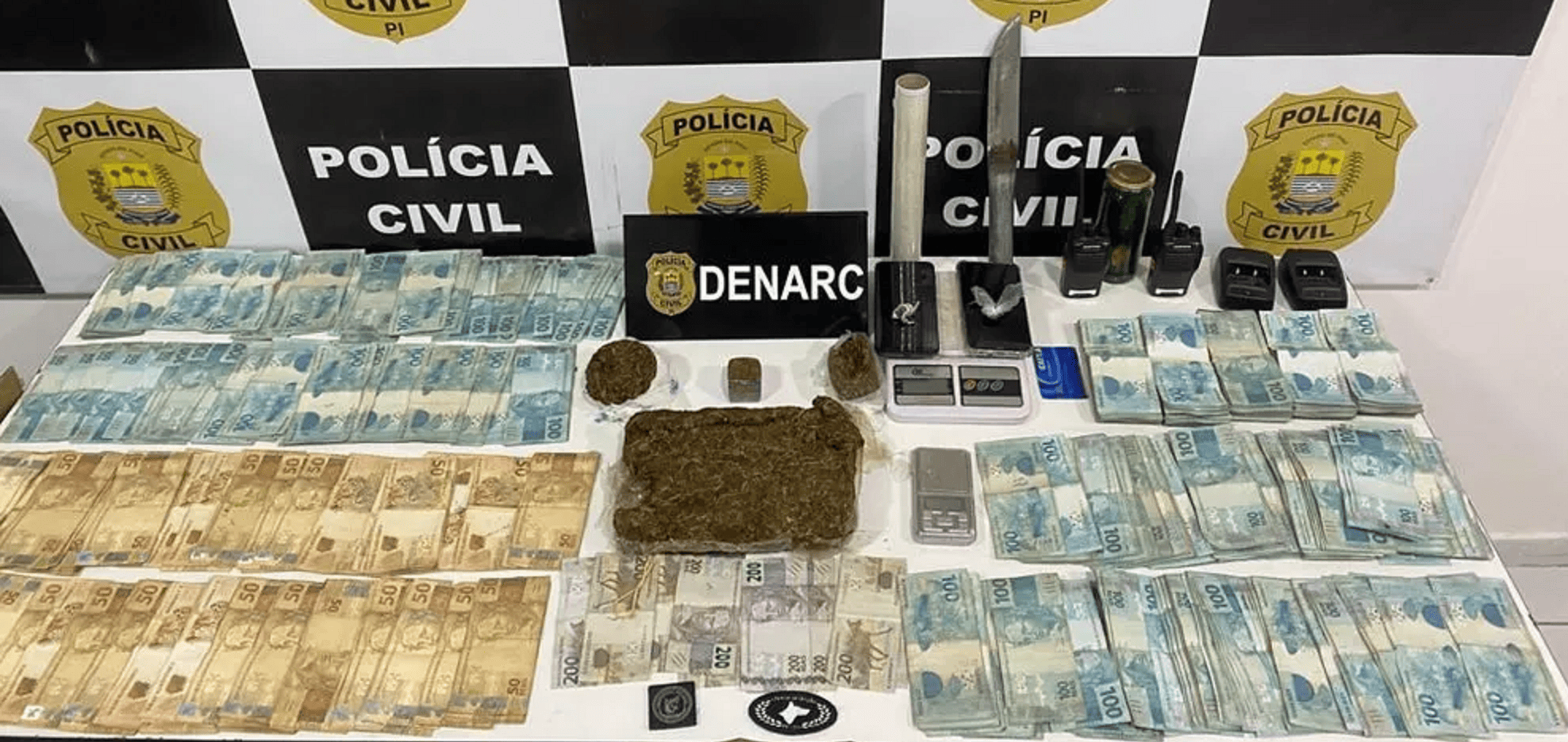 Material apreendido pela polícia