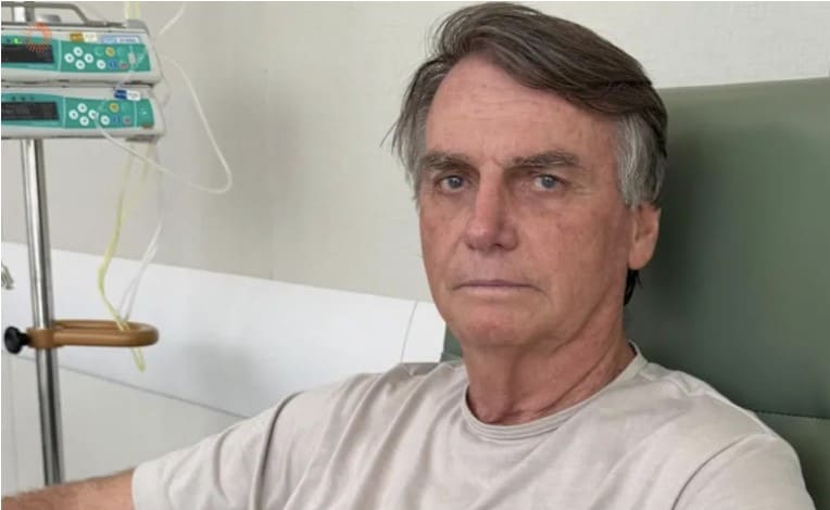 Após alta médica, Bolsonaro vai para casa e cumprirá prisão domiciliar em Brasília
