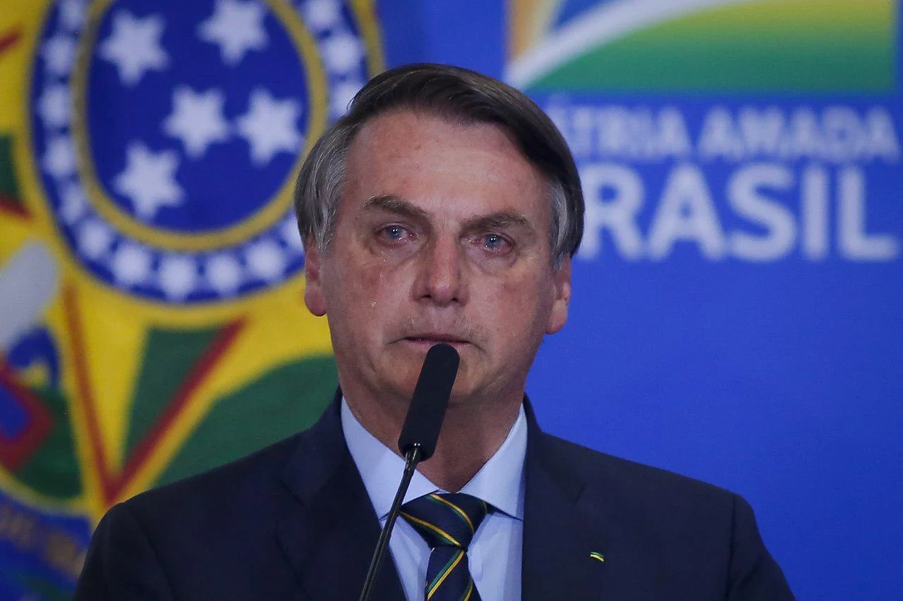 Bolsonaro chora em evento no Palácio do Planalto