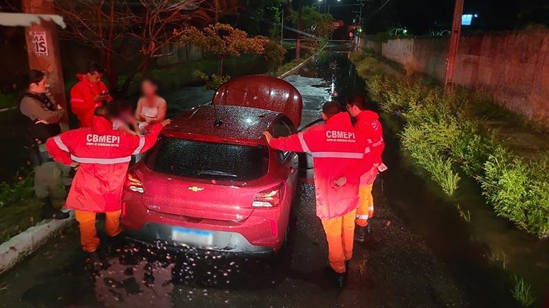 Duas mulheres foram resgatadas durante temporal em Teresina