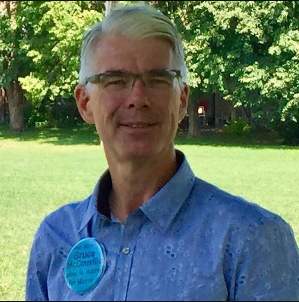 Bruce McConville, que afirmou, em uma audiência na Justiça, que queimou 1 milhão de dólares canadenses