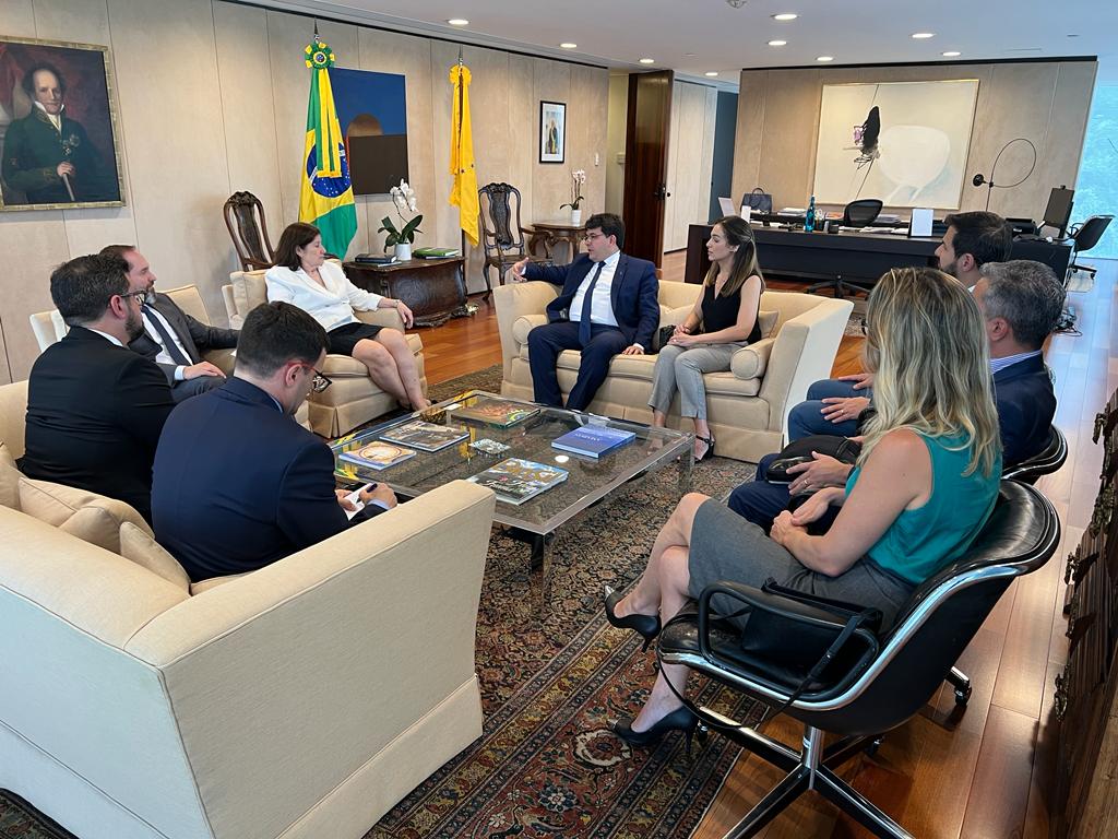 Rafael Fonteles em visita a sede da OPAS nos EUA