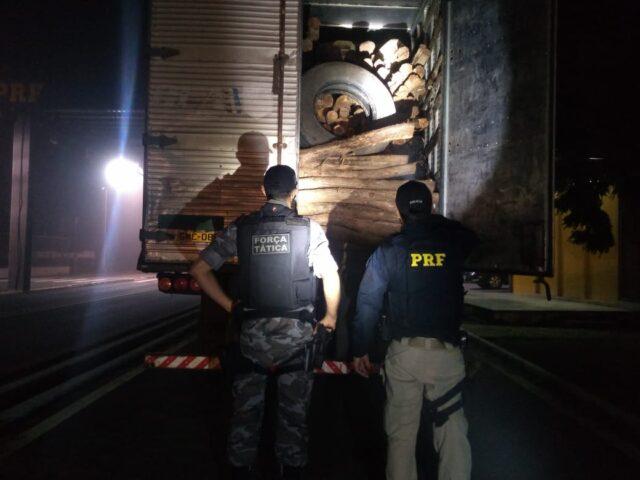 Força Tática e PRF apreendem carga ilegal de madeira em Valença