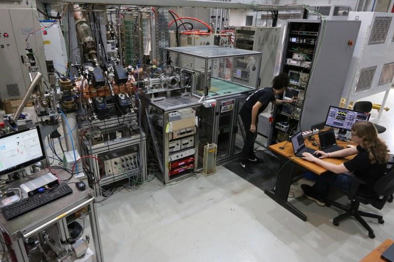 Com a produção nacional de radiofármacos, será possível ampliar o número de exames pelo SUS e reduzir a espera dos pacientes.