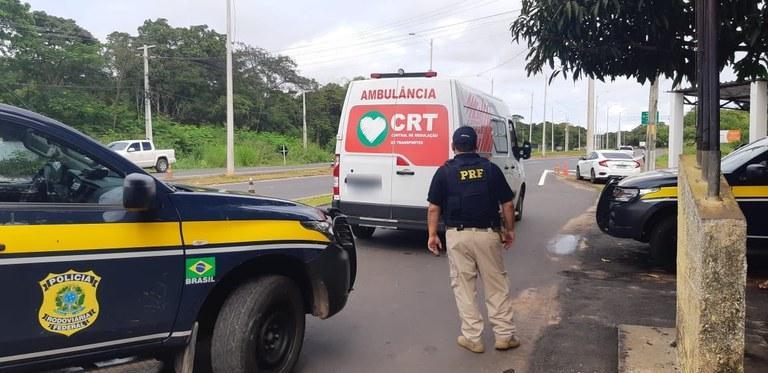 Homem rouba ambulância