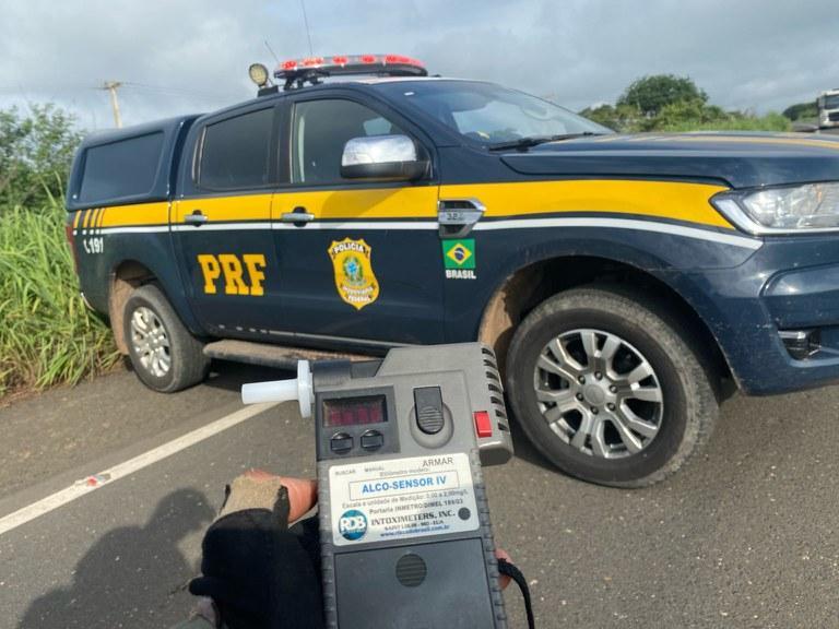 Caminhoneiro foi preso por estar embriagado