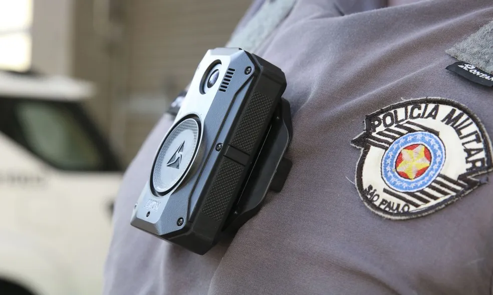 Câmera corporal em uniforme de policial militar do Estado de São Paulo (Imagem ilustrativa)