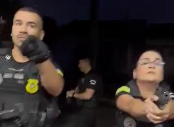 Polícia erra endereço e aponta arma no rosto de mulher em Goiás