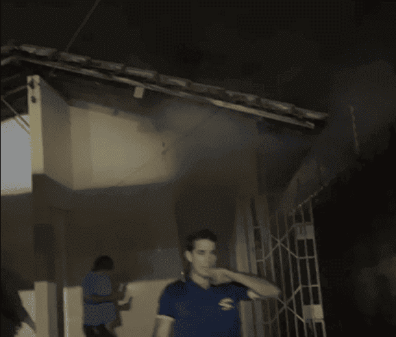Inicialmente, os vizinhos controlaram as chamas