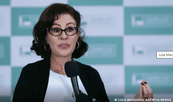 Carla Zambelli fugiu para Itália para evitar prisão no Brasil