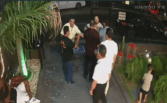 Momento antes de começar a confusão em restaurante da Zona Sul de Teresina