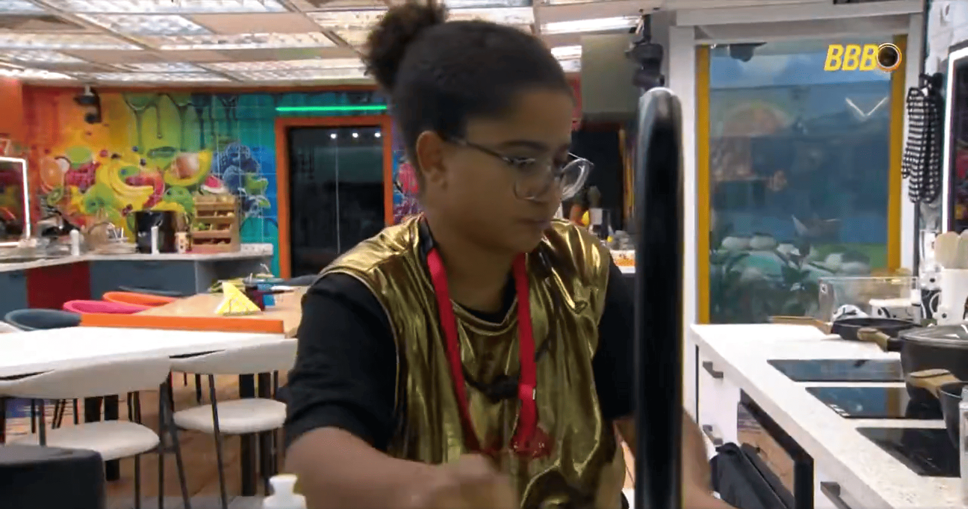 Milena fazendo suco falso no BBB 26