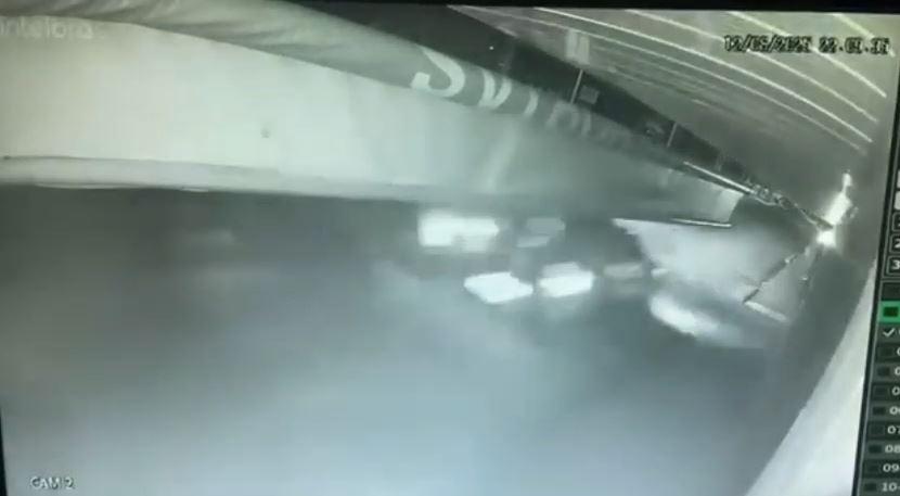 Momento do acidente na Avenida das Hortas, zona Sudeste de Teresina