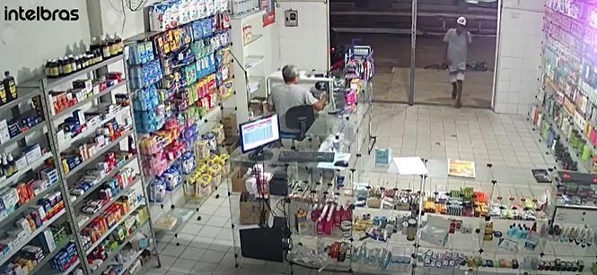Dono de farmácia reage a assalto