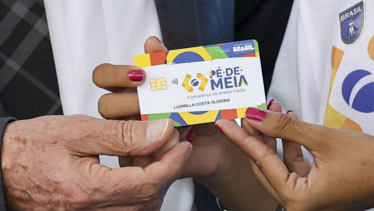 Estudantes do Pé-de-Meia agora podem investir no Tesouro Direto