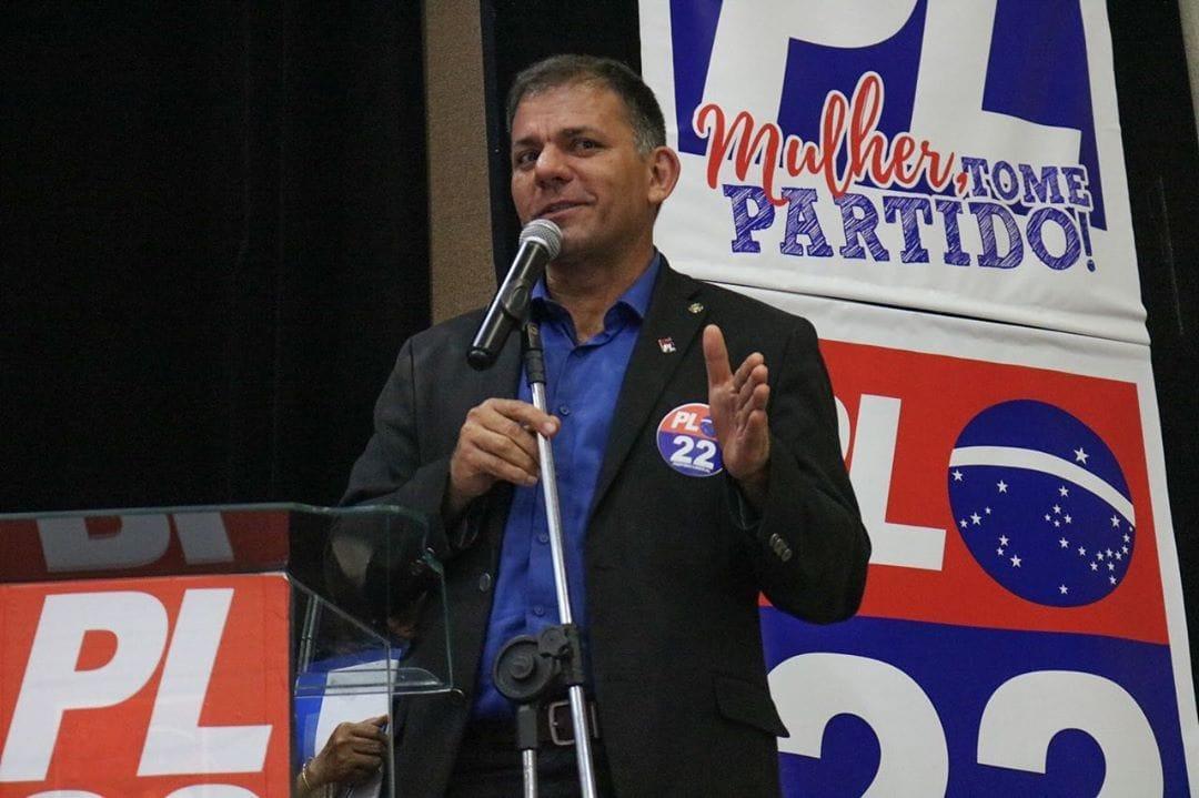 Deputado Carlos Augusto durante evento do PL em Teresina