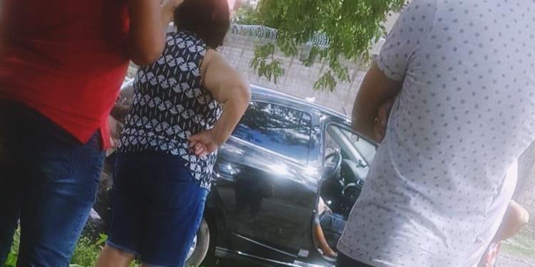 Passageiro morreu dentro de carro e chamou atenção dos moradores do bairro Santa Isabel