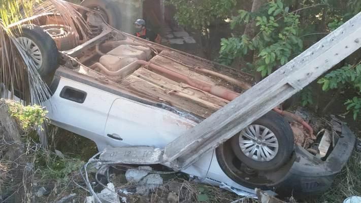Motorista perde controle e cai em ribanceira em Campo Maior