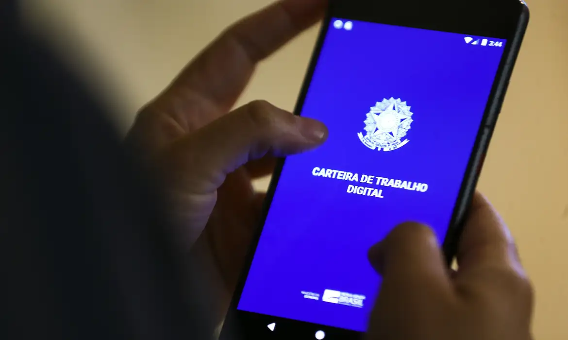 Piauí ultrapassa 300 mil trabalhadores com carteira assinada pela 1ª vez, diz IBGE