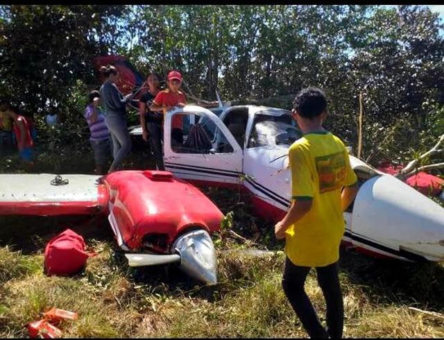 Avião  faz pouso forçado