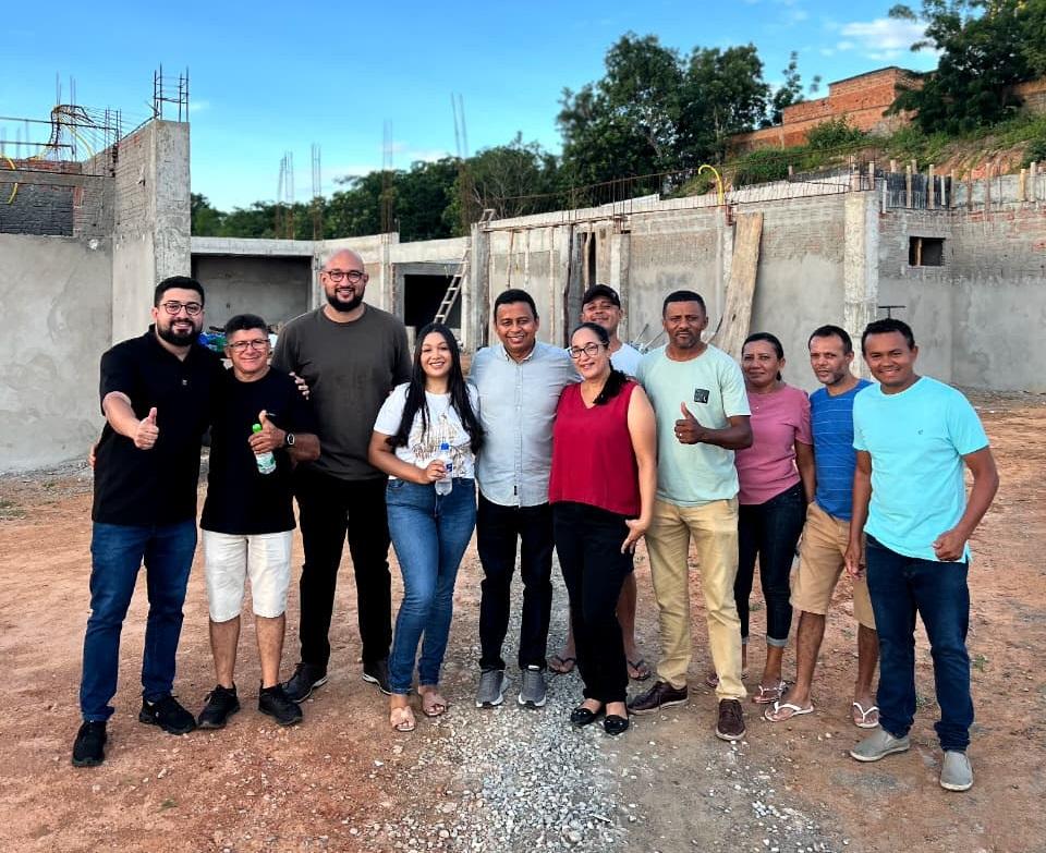 Dr, Francisco visitou a obra na companhia do vereador Zé Humberto, do ex-diretor do hospital Sérgio Leal, do líder sindical Marcelo do Sindicato