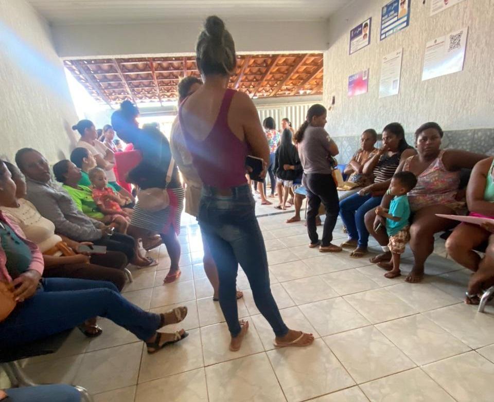 Famílias em situação de vulnerabilidade aguardam entrega de cestas básicas em Cristalândia do Piauí