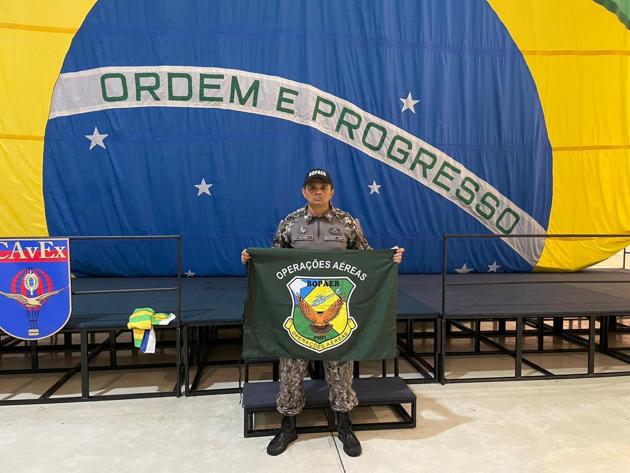 Durante duas semanas, o graduado participou de intensas atividades relacionadas ao estudo e planejamento das operações aeromóveis