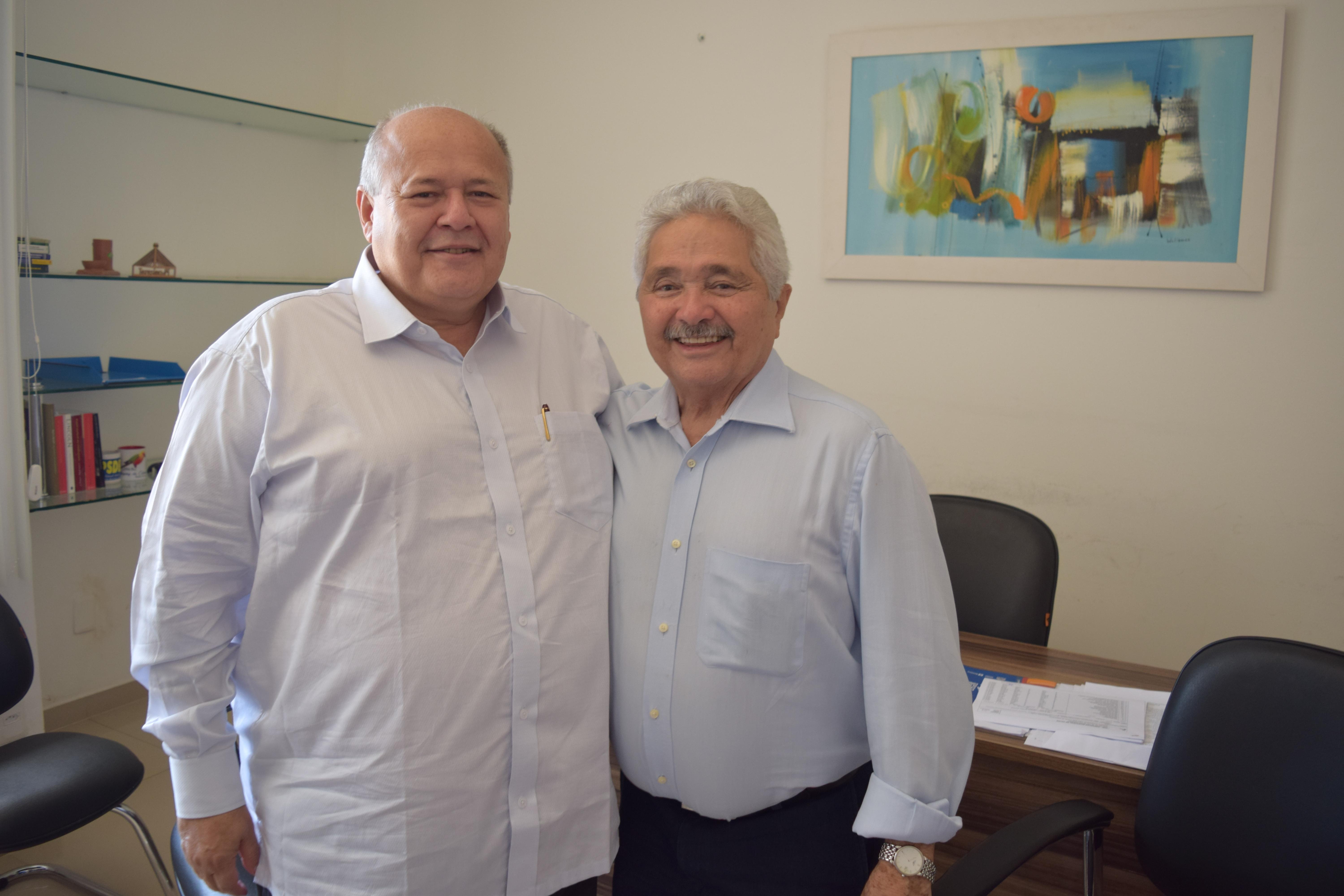 Charles da Silveira e senador Elmano Ferrer
