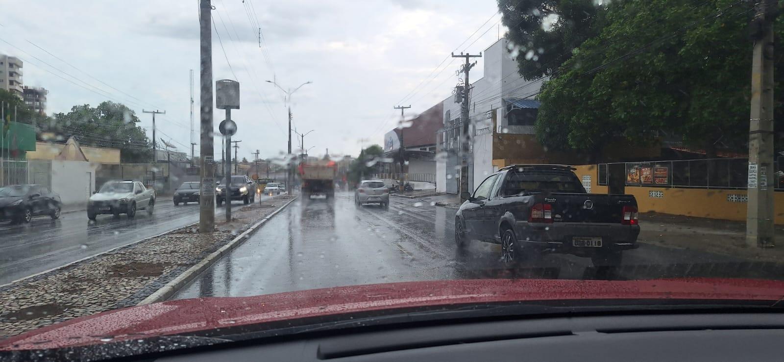 Inmet alerta para pancadas de chuva e possibilidade de trovoadas isoladas