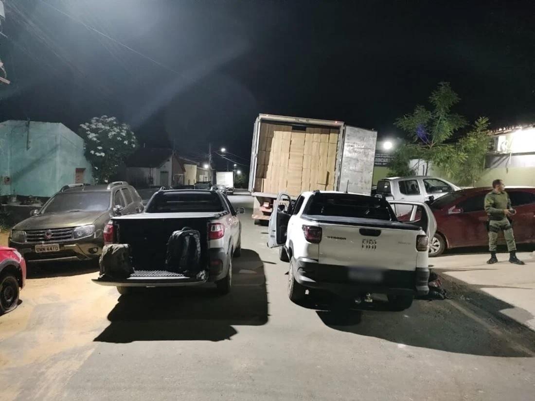 Carga e carros apreendidos