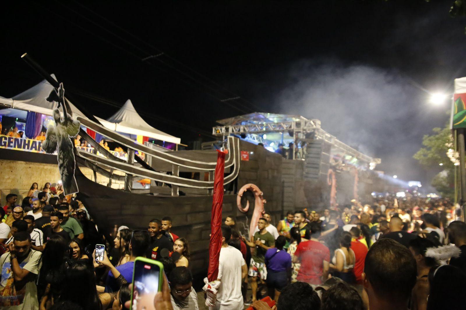 Desfile de caminhões no Corso de Teresina