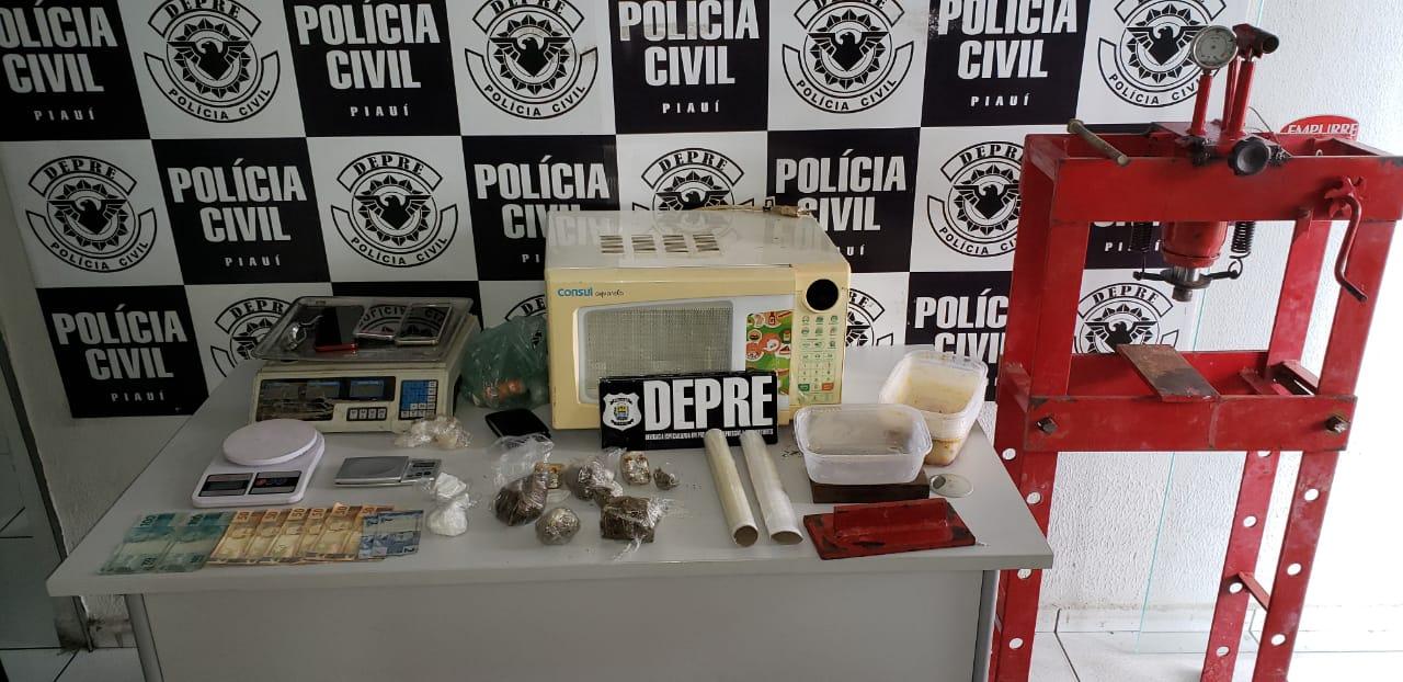 Droga, dinheiro e objetos apreendidos