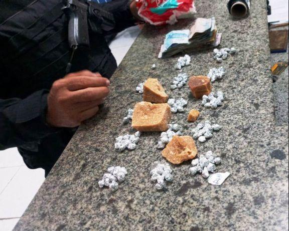 Polícia encontrou crack na residência
