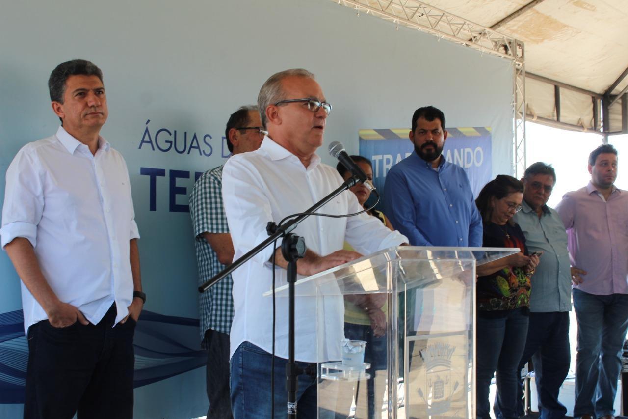 Entrega oficial da rede regular de água tratada