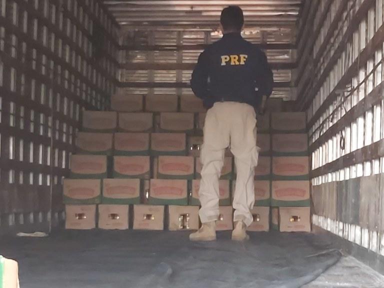 260 caixas de óleo apreendidas pela PRF