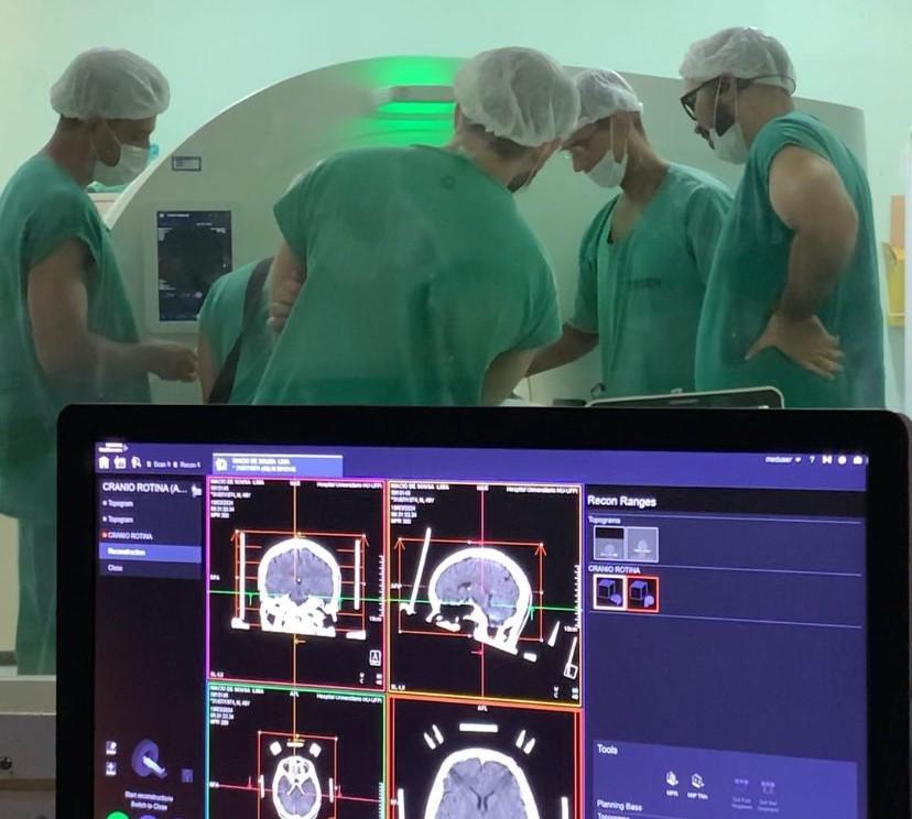 A cirurgia é complexa e demorada, durando em torno de oito horas