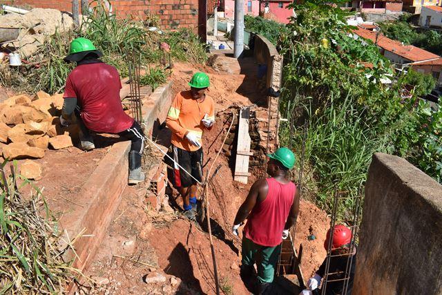 Prefeitura de Picos reconstrói paredões danificados durante o período chuvoso